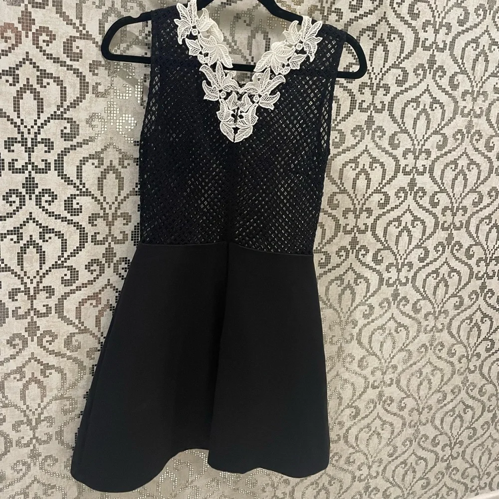 Sandro Lace Détail Black Dress - Picture 2 of 3